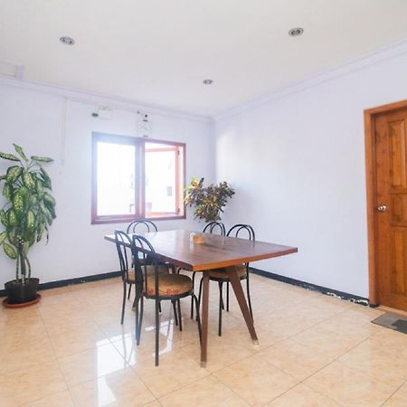 Hotel RedDoorz near Pantai Boom Banyuwangi  Zewnętrze zdjęcie