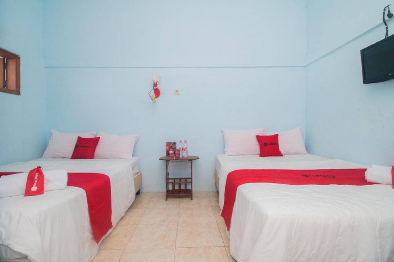 Hotel RedDoorz near Pantai Boom Banyuwangi  Zewnętrze zdjęcie