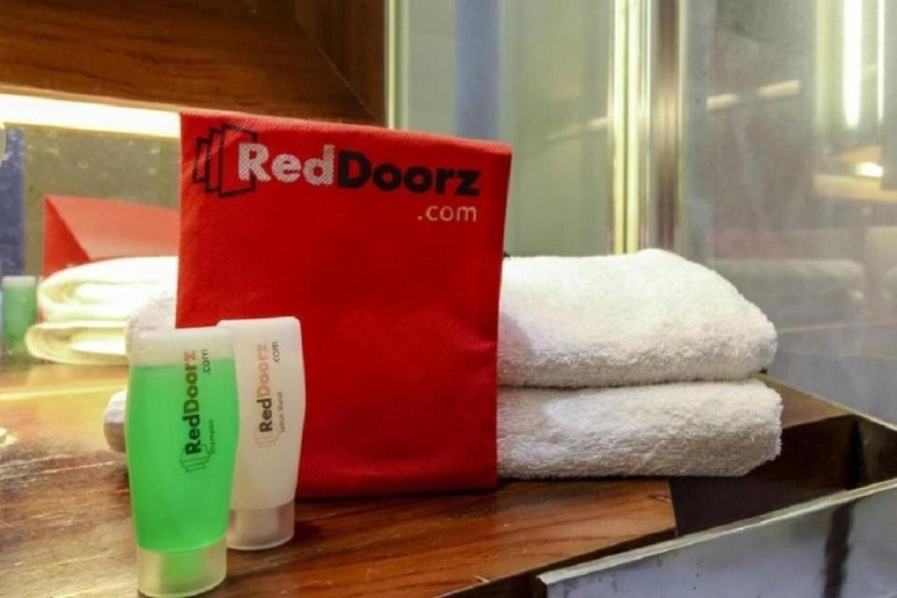 Hotel RedDoorz near Pantai Boom Banyuwangi  Zewnętrze zdjęcie