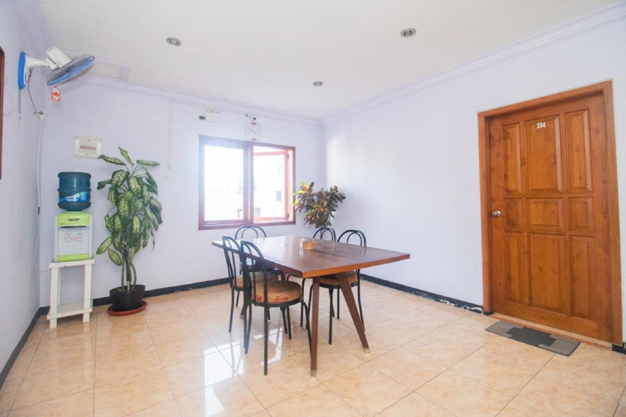 Hotel RedDoorz near Pantai Boom Banyuwangi  Zewnętrze zdjęcie