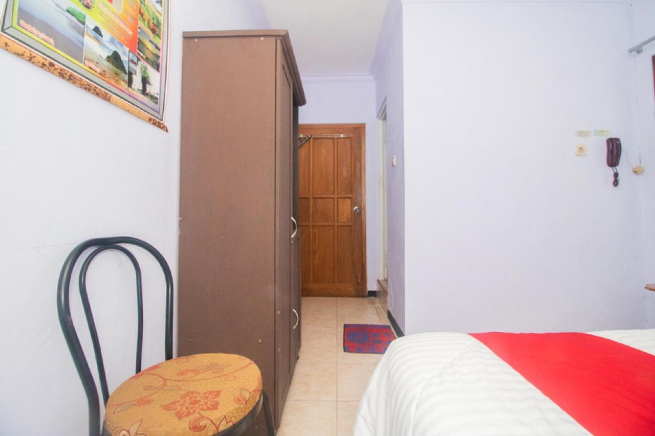 Hotel RedDoorz near Pantai Boom Banyuwangi  Zewnętrze zdjęcie