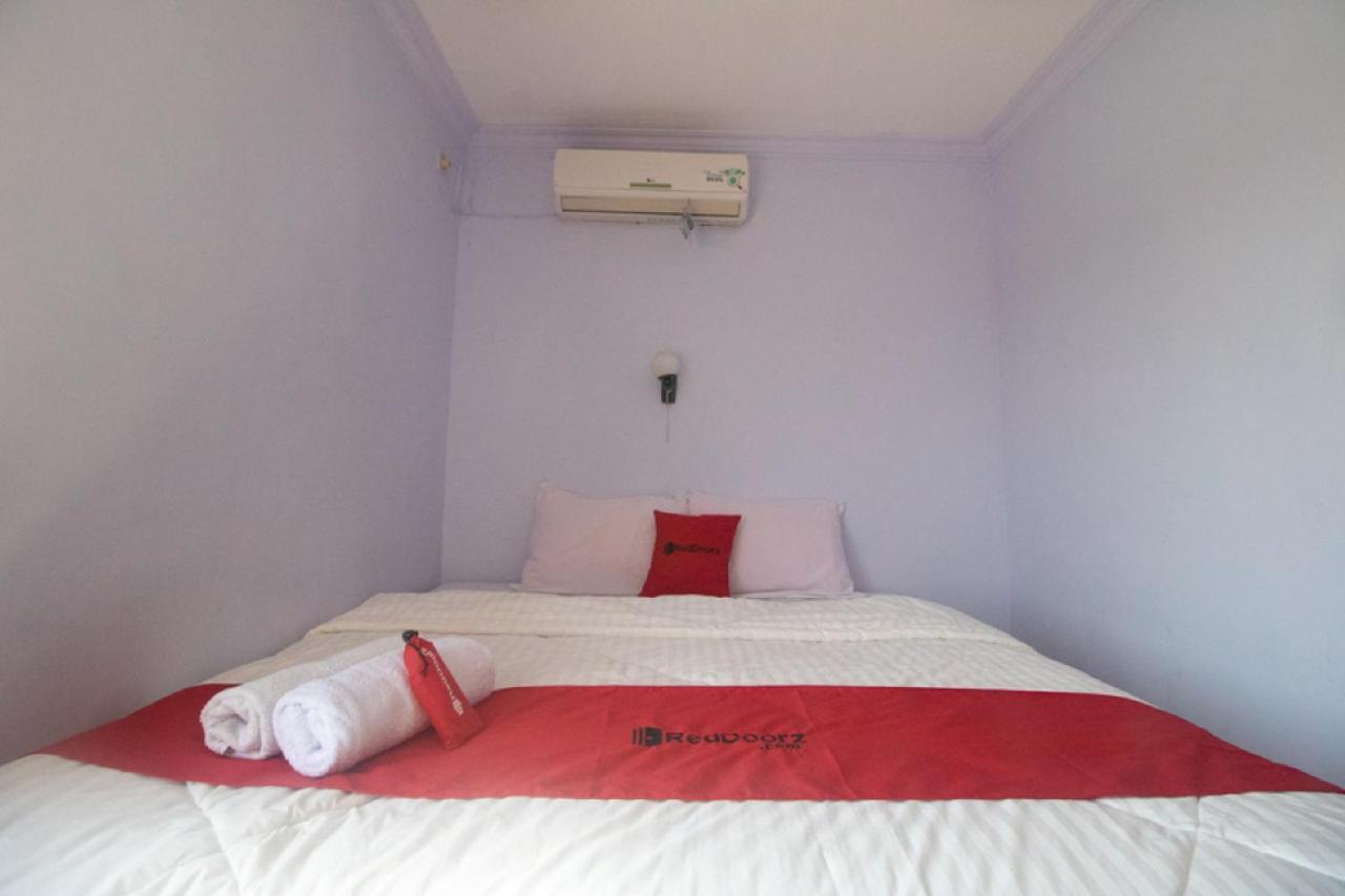 Hotel RedDoorz near Pantai Boom Banyuwangi  Zewnętrze zdjęcie