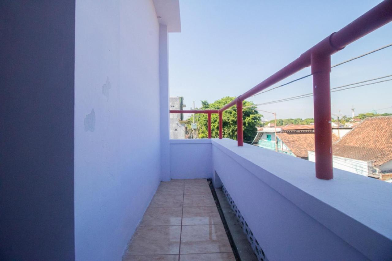 Hotel RedDoorz near Pantai Boom Banyuwangi  Zewnętrze zdjęcie
