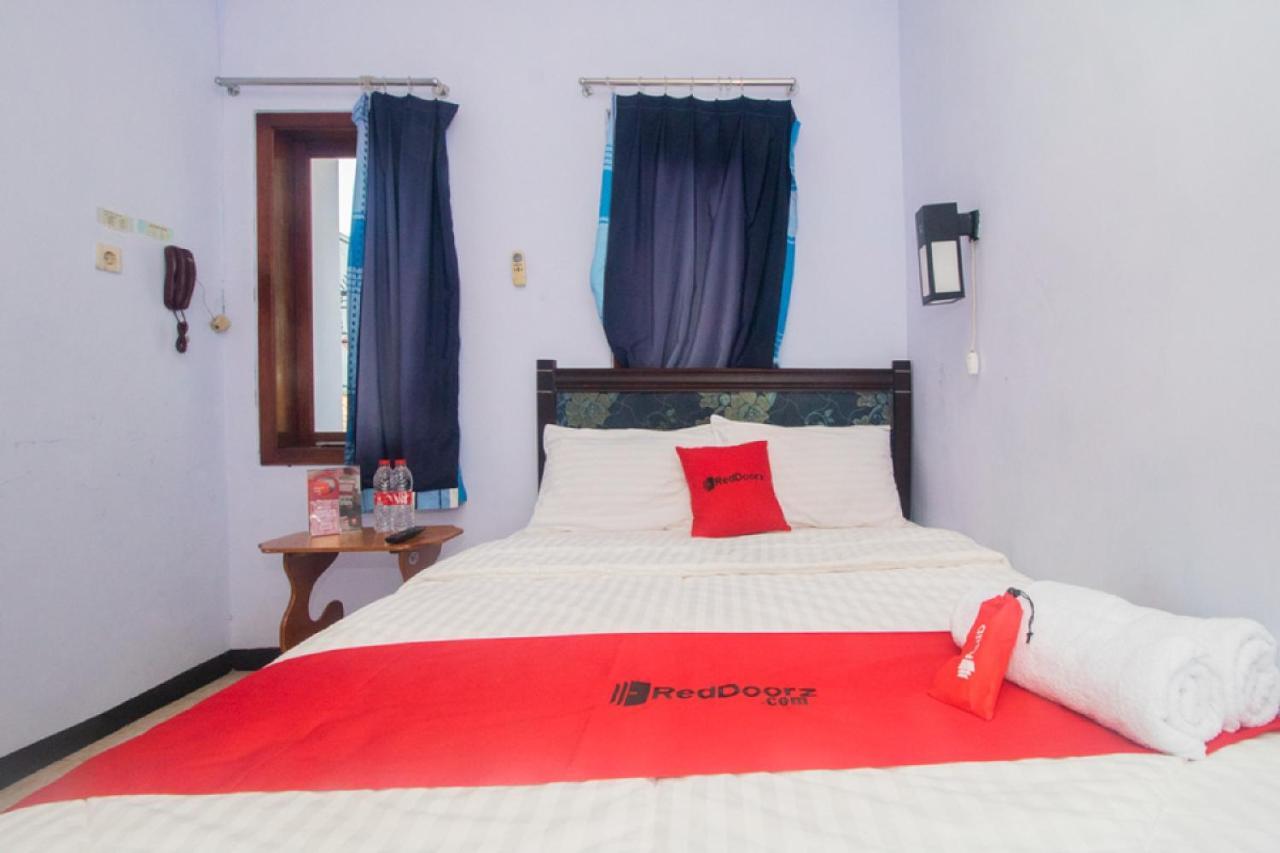 Hotel RedDoorz near Pantai Boom Banyuwangi  Zewnętrze zdjęcie