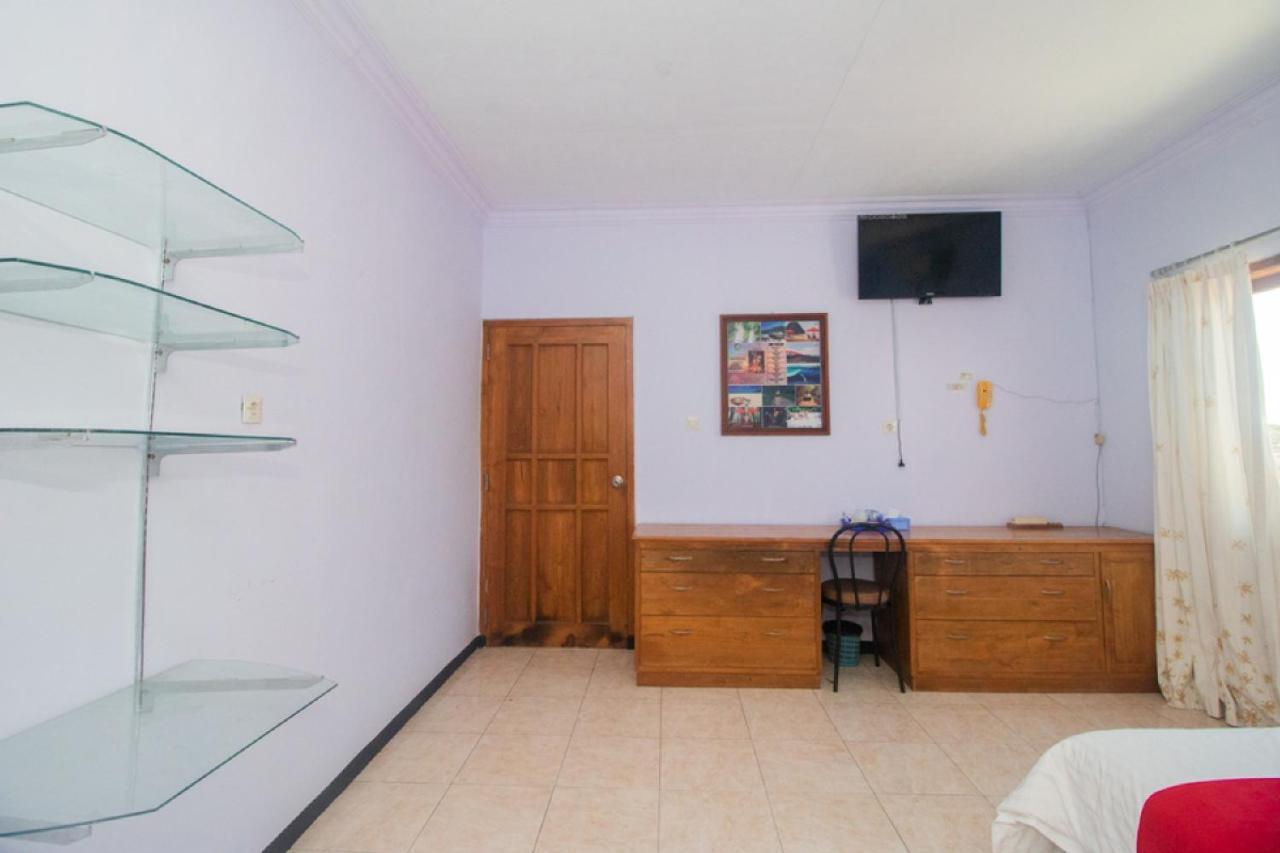 Hotel RedDoorz near Pantai Boom Banyuwangi  Zewnętrze zdjęcie
