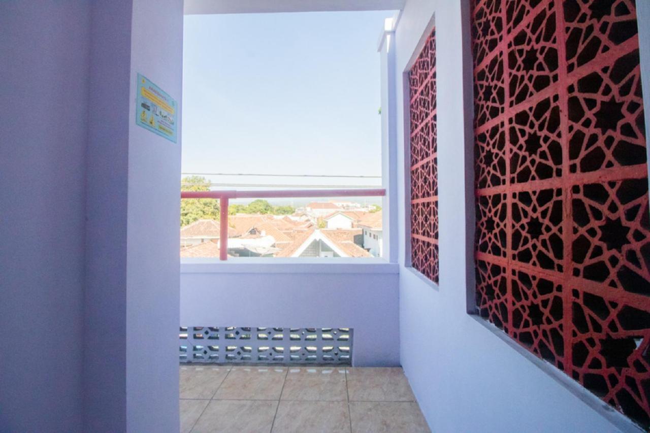 Hotel RedDoorz near Pantai Boom Banyuwangi  Zewnętrze zdjęcie