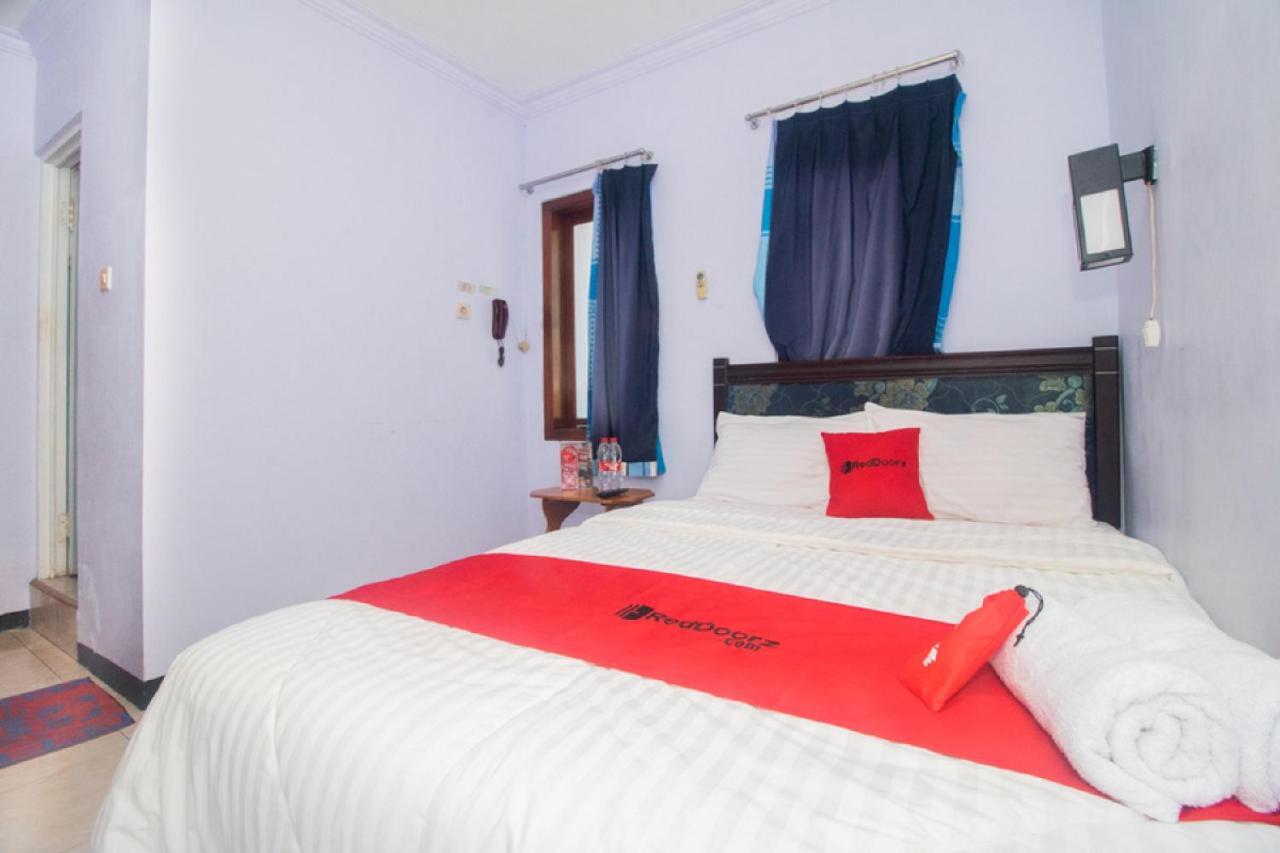 Hotel RedDoorz near Pantai Boom Banyuwangi  Zewnętrze zdjęcie