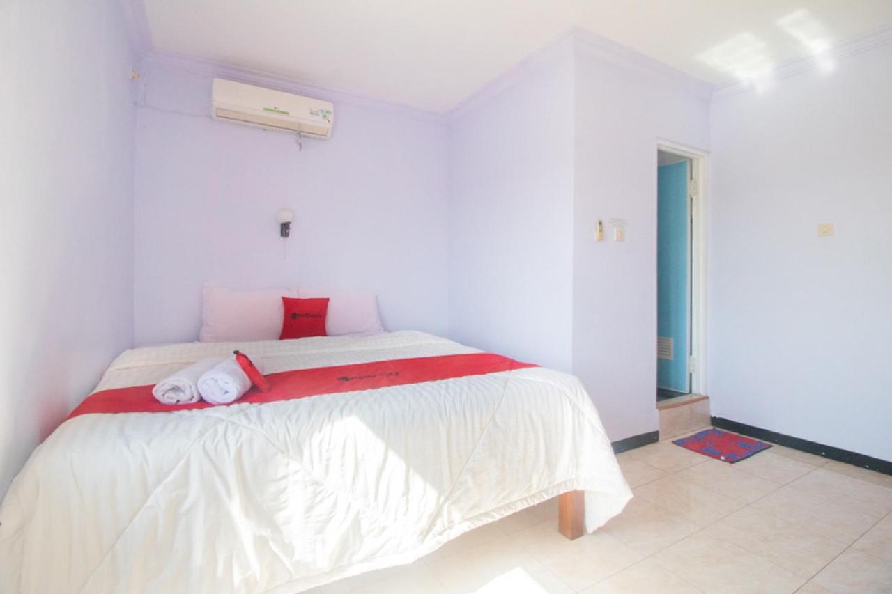 Hotel RedDoorz near Pantai Boom Banyuwangi  Zewnętrze zdjęcie